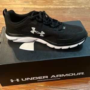 Under Armour Men’s tennis shoe